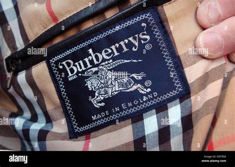 etiqueta original de burberry|authentic Burberry clothing.